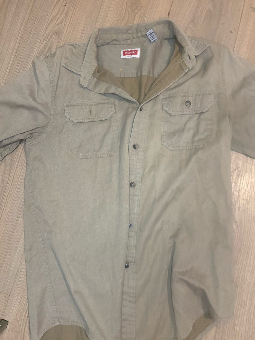 Wrangler Short-Sleeve Shirt Jacket in Light Khaki